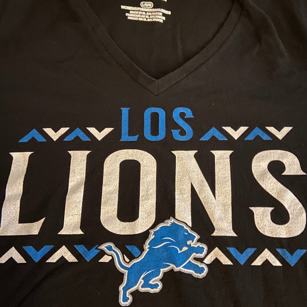 Detroit Lions NFL Womens Large ARRIBA LOS LIONS V-NECK T-SHIRT